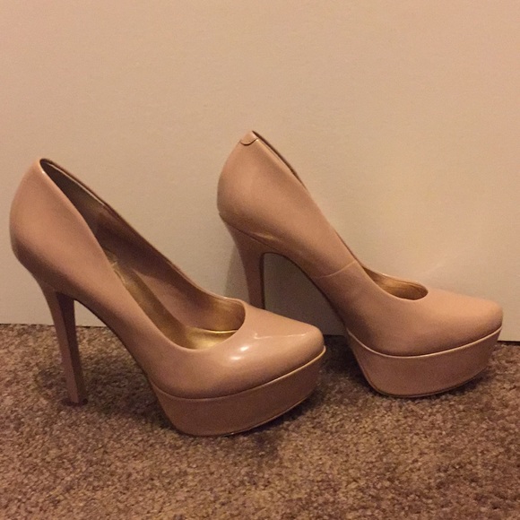 Jessica Simpson Nude Platform Heels - Picture 2 of 4